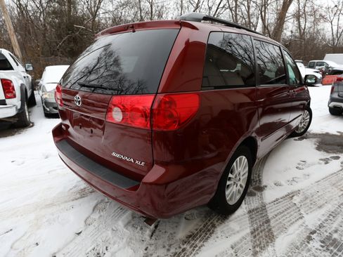 Used 2010 Toyota Sienna XLE FWD image 6