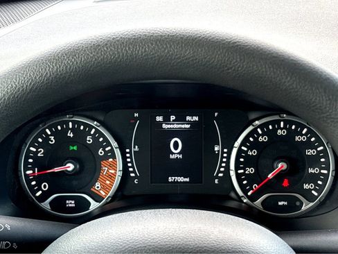 Used 2023 Jeep Renegade Latitude AWD/4WD image 5