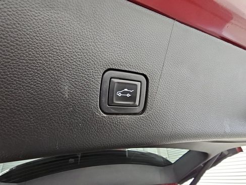 Used 2020 Chevrolet Traverse LT FWD image 35