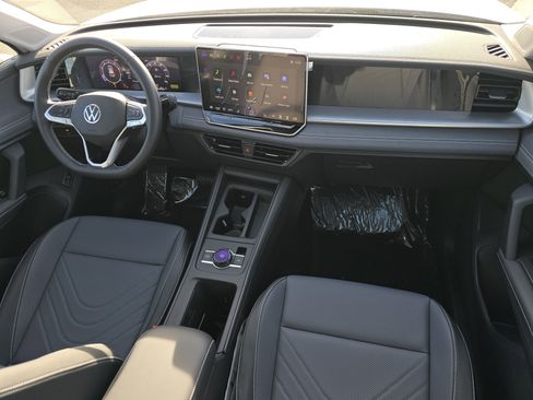 New 2026 Volkswagen Tiguan SE image 18