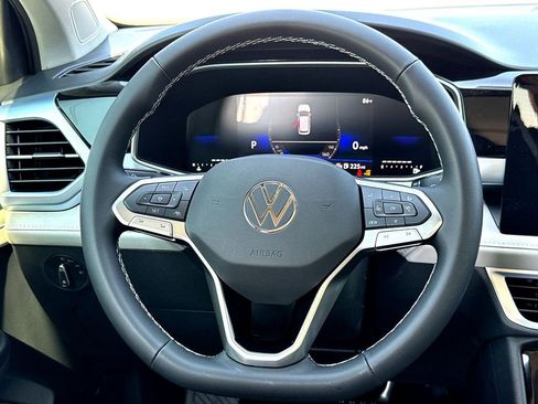 New 2025 Volkswagen Taos SE image 19