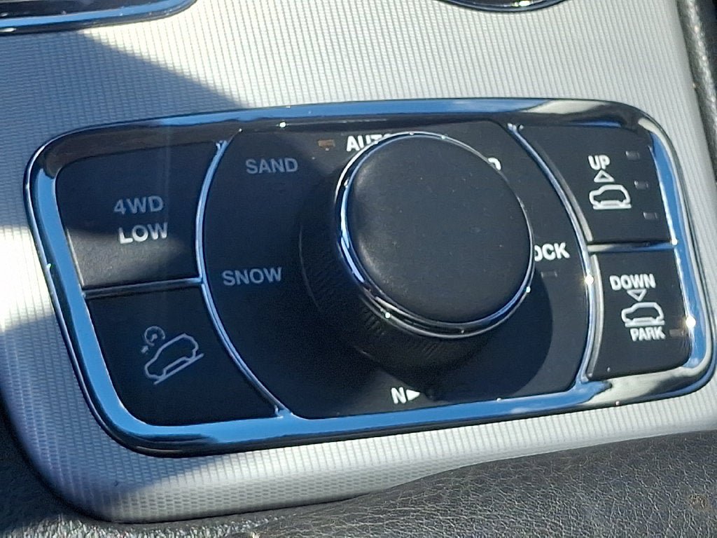 Used 2019 Jeep Grand Cherokee Summit AWD/4WD image 26