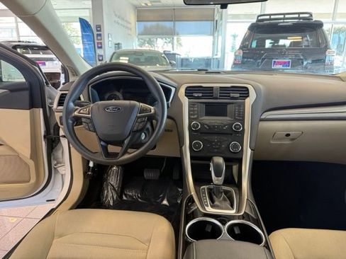 Used 2014 Ford Fusion SE FWD image 25