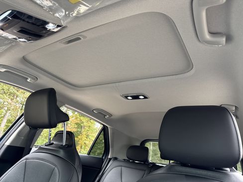 New 2025 Kia Niro SX Touring image 3