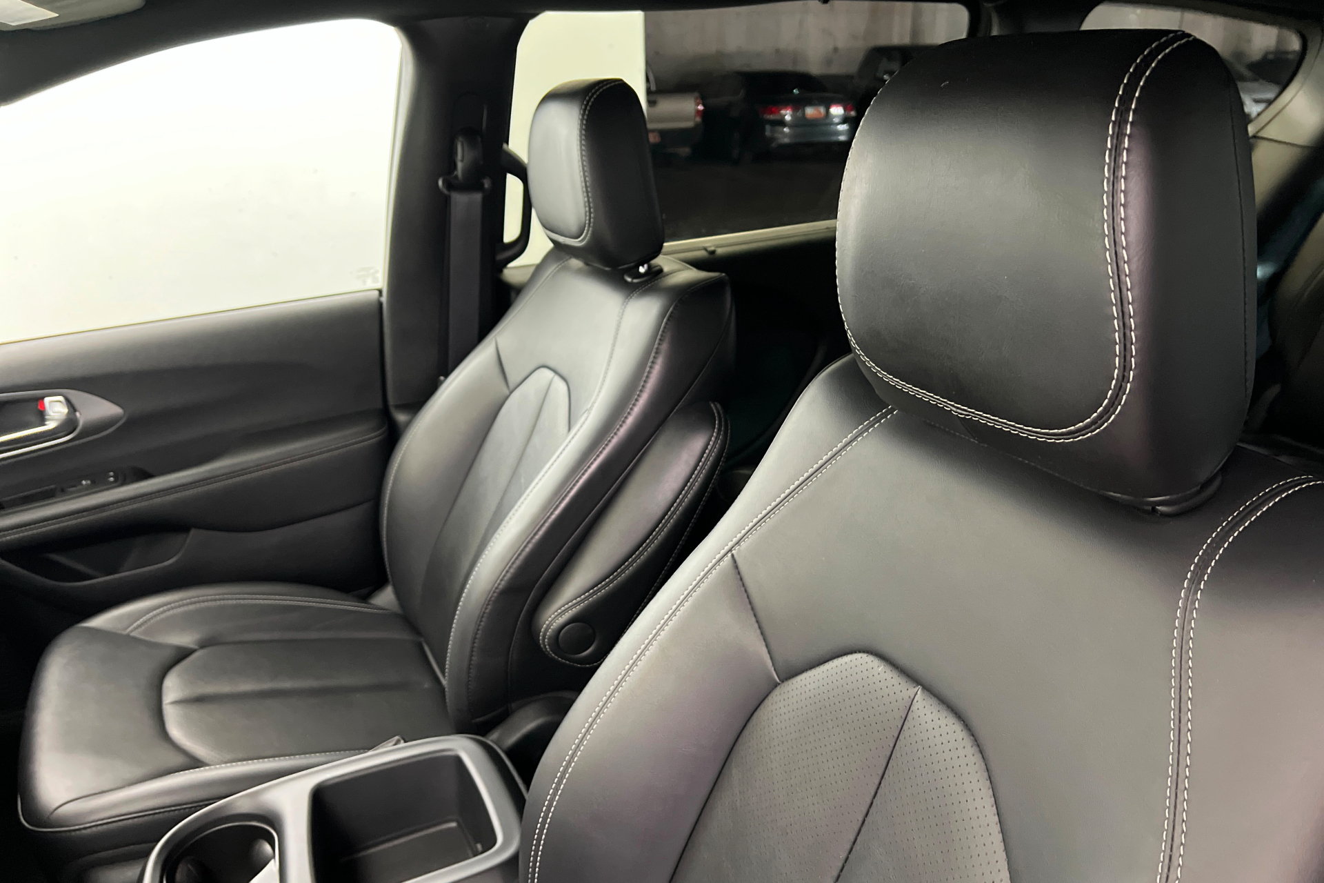 Used 2025 Chrysler Pacifica Select FWD image 17