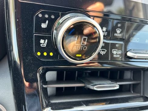 Used 2025 Toyota Highlander Platinum AWD/4WD image 21