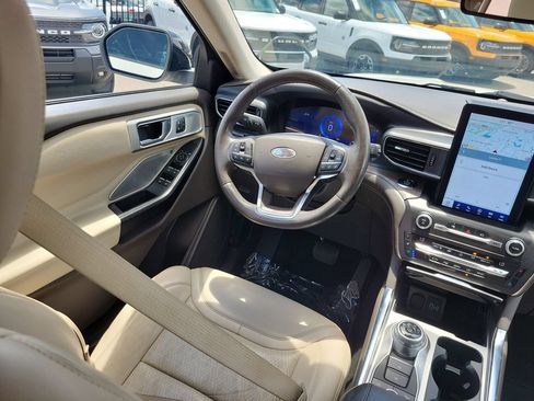 Used 2020 Ford Explorer Platinum w/ Premium Technology Package AWD/4WD image 14