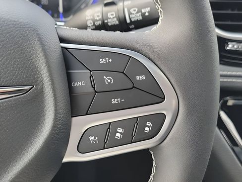 New 2026 Chrysler Pacifica Limited image 37