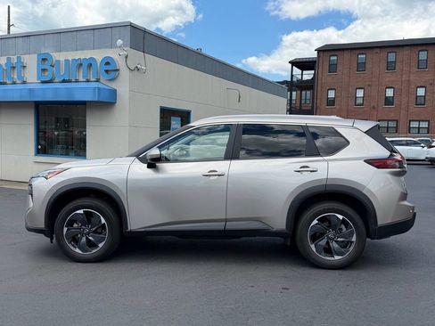 Used 2026 Nissan Rogue SV w/ SV Premium Package AWD/4WD image 23