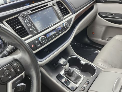 Used 2016 Toyota Highlander Limited AWD/4WD image 32