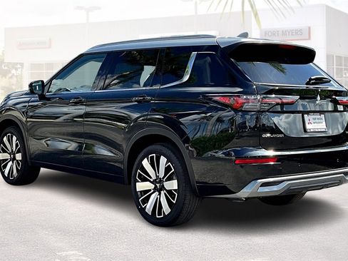 New 2025 Mitsubishi Outlander AWD image 3