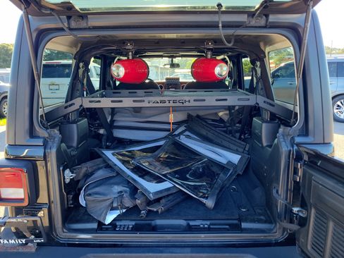 Used 2018 Jeep Wrangler Unlimited Rubicon AWD/4WD image 13
