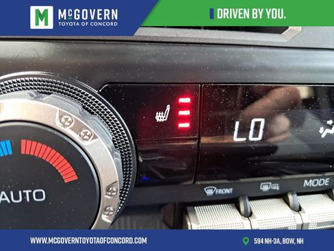 Used 2025 Toyota Tacoma TRD Sport AWD/4WD image 29