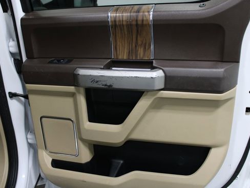 Used 2020 Ford F150 Lariat image 32