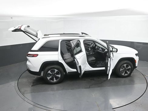 Used 2022 Jeep Grand Cherokee Limited 4xe w/ Luxury Tech Group II AWD/4WD image 49