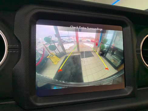 Used 2022 Jeep Wrangler Unlimited Sahara w/ Cold Weather Group image 14