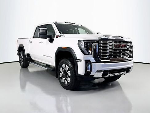 Used 2024 GMC Sierra 3500 Denali w/ Technology Package AWD/4WD image 3