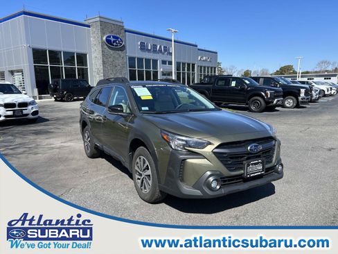 Used 2025 Subaru Outback Premium AWD/4WD image 1