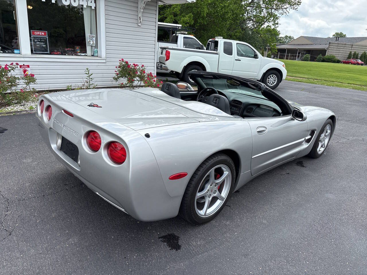 Used 2004 Chevrolet Corvette Convertible w/ Preferred Equipment Group RWD image 3