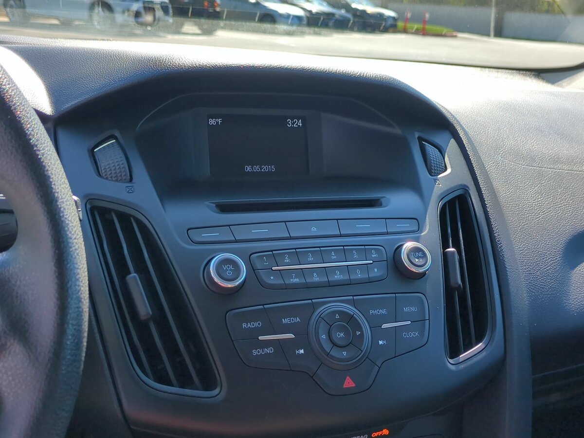 Used 2015 Ford Focus SE FWD image 21