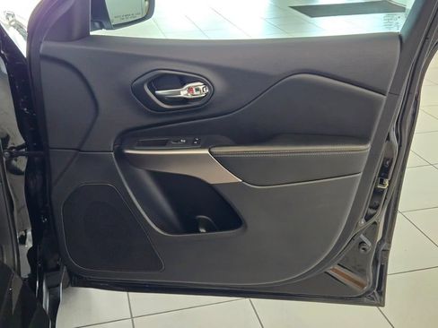 Used 2022 Jeep Cherokee Limited AWD/4WD image 5