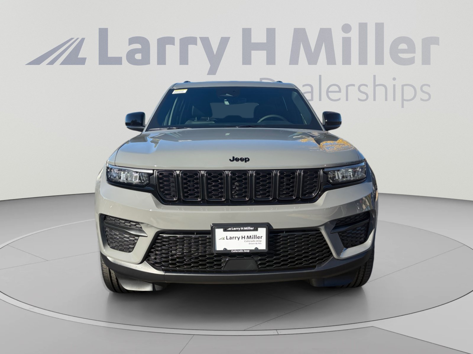 New 2027 Jeep Grand Cherokee Laredo X AWD/4WD image 8