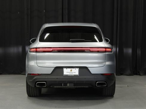 Certified 2025 Porsche Cayenne AWD/4WD image 6