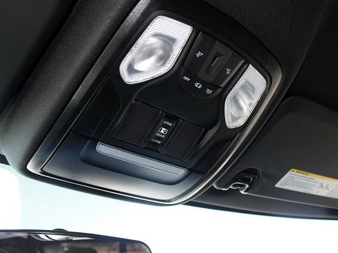 Used 2024 RAM 2500 Tradesman w/ Chrome Appearance Group image 17