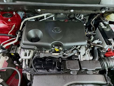 Used 2021 Toyota RAV4 LE image 27