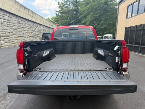 Used 2020 Toyota Tacoma SR5 AWD/4WD image 34