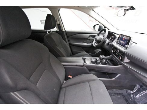 Used 2025 Nissan Rogue S FWD image 11