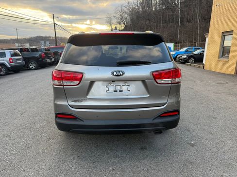 Used 2017 Kia Sorento LX w/ LX V6 Convenience Package image 8