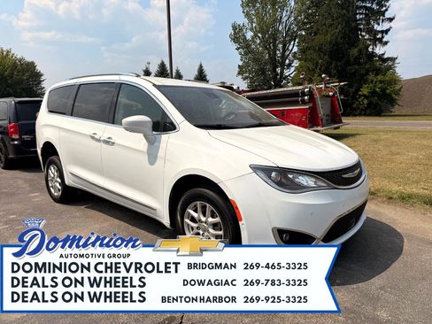 Used 2020 Chrysler Pacifica Touring-L w/ Advanced Safetytec Group image 1