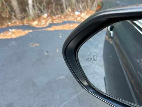 Used 2025 Toyota Camry LE w/ Convenience Package image 26