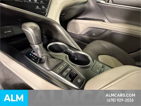 Used 2019 Toyota Camry XLE image 24