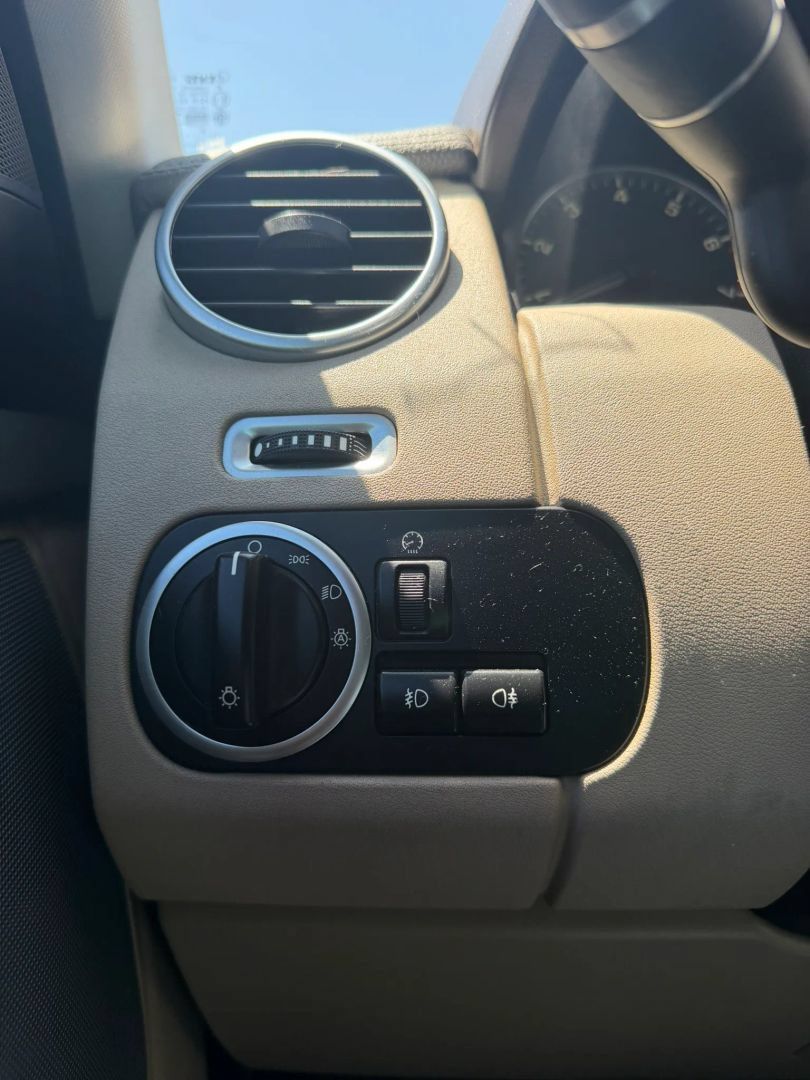 Used 2016 Land Rover LR4 HSE AWD/4WD image 32