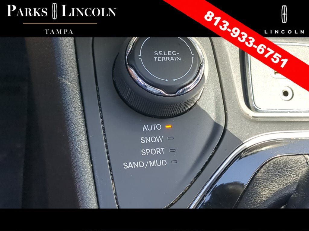 Used 2019 Jeep Cherokee Limited w/ Technology Group AWD/4WD image 26