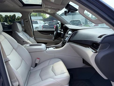 Used 2020 Cadillac Escalade ESV Premium Luxury AWD/4WD image 22