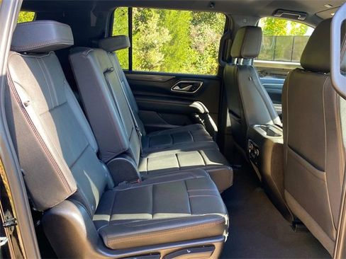 Used 2023 Chevrolet Suburban RST w/ Sport Performance Package image 33