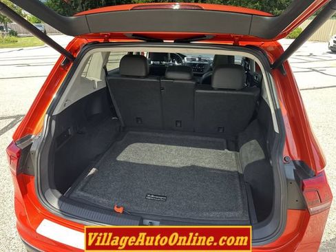 Used 2018 Volkswagen Tiguan SEL AWD/4WD image 35