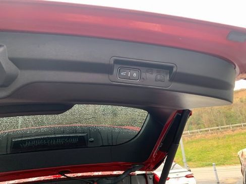 Used 2022 Ford Explorer XLT w/ Equipment Group 202A image 16