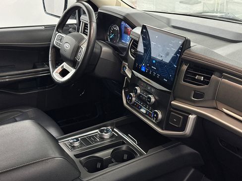 Used 2023 Ford Expedition XLT image 12