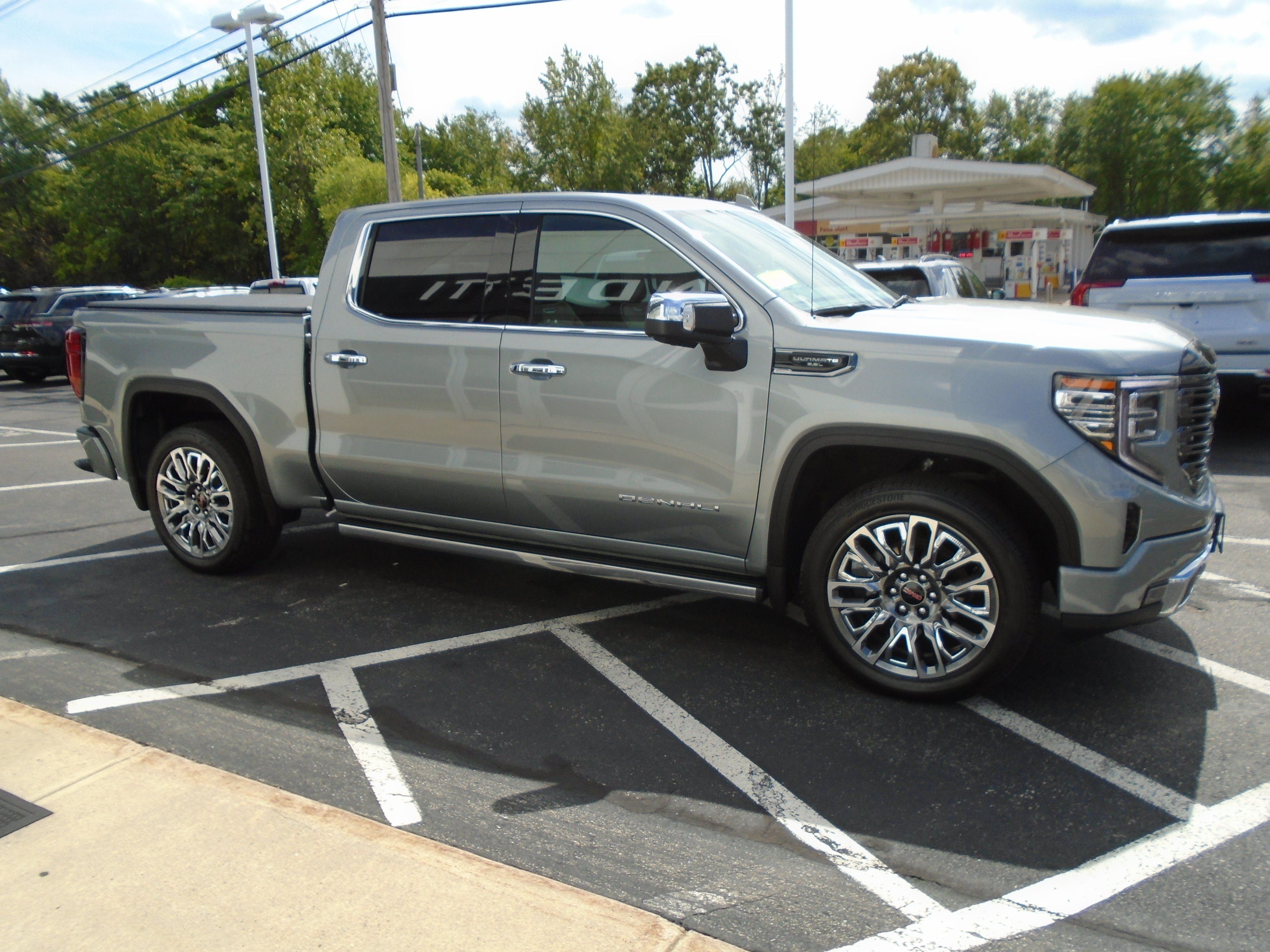 Certified 2025 GMC Sierra 1500 Denali Ultimate AWD/4WD image 6