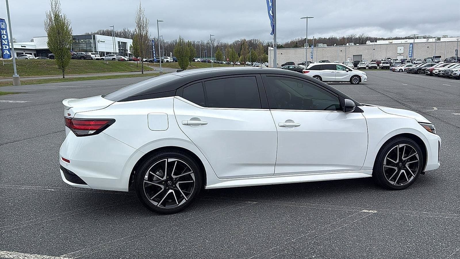 Used 2025 Nissan Sentra SR FWD image 4