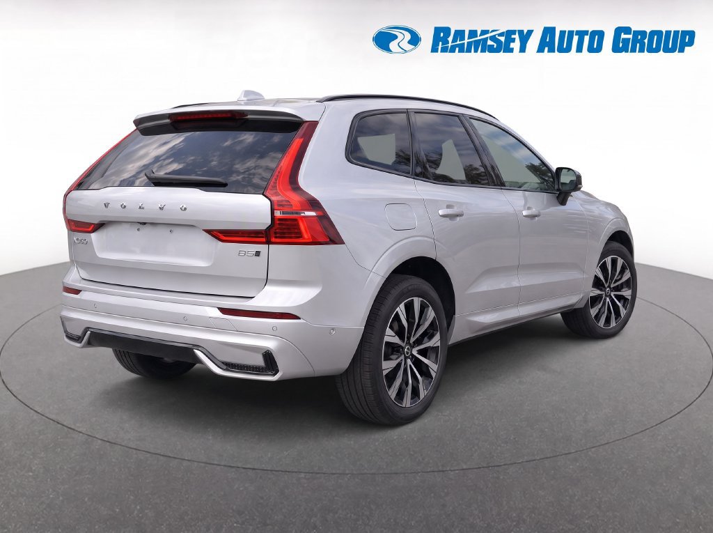 Used 2024 Volvo XC60 B5 Plus w/ Climate Package AWD/4WD image 4