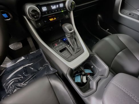 Used 2022 Toyota RAV4 XLE Premium image 25