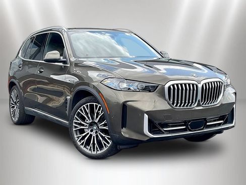 Used 2024 BMW X5 xDrive40i w/ Premium Package AWD/4WD image 3
