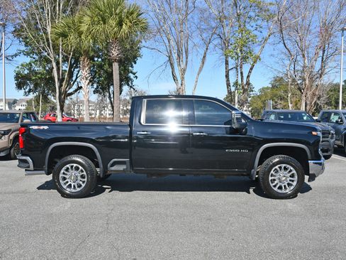 Used 2025 Chevrolet Silverado 2500 LTZ image 5