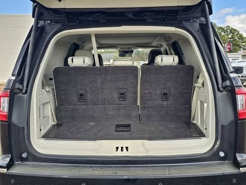 Used 2020 Lincoln Navigator Black Label w/ Cargo Convenience Package image 32
