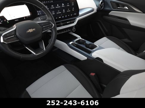 Used 2025 Chevrolet Equinox EV LT w/ Convenience Package image 13